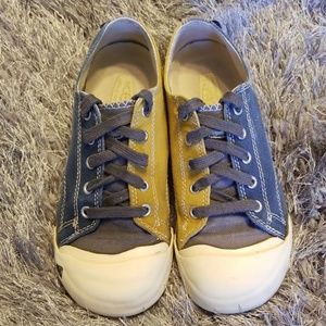 Boy's Keen Sneakers size 1